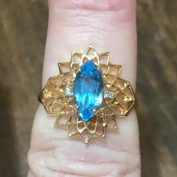 ❌❌❌SOLD❌❌❌ 10KT GENUINE BLUE TOPAZ , DIAMOND RING - Picture 3 of 15